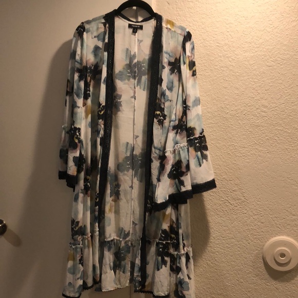 Other - Torrid Floral Print Kimono
